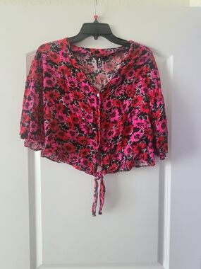 Tie-Front Floral Crop Blouse in Pink and Red